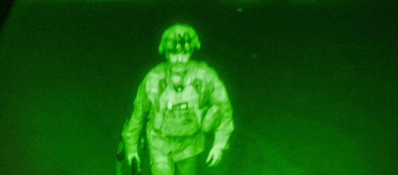 Ιστορική στιγμή στο Αφγανιστάν: Αποχώρησε και ο τελευταίος Αμερικανός στρατιώτης (φώτο)